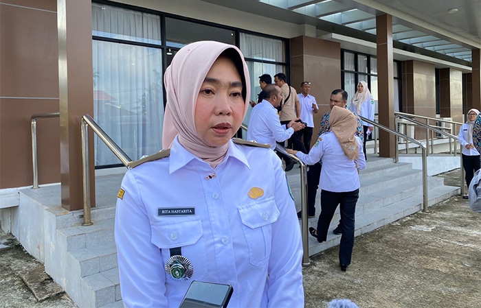 Kepala-Dinas-Pendidikan-dan-Kebudayaan-Provinsi-Kalbar-Rita-Hastarita