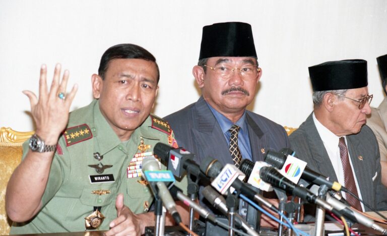 Darurat Militer di Indonesia: Payung Hukum dan Implikasinya bagi Stabilitas Nasional
