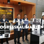 Nama Bjorka kembali jadi sorotan publik Indonesia setelah otoritas resmi mengumumkan penangkapannya. Sosok yang dikenal sebagai hacker kontroversial ini sebelumnya sempat mengguncang dunia maya Indonesia dengan sejumlah aksi peretasan. Salah satu yang menarik perhatian adalah klaim Bjorka berhasil mendapatkan data dari sejumlah institusi penting, termasuk lembaga pemerintah maupun sektor swasta. Penangkapan Bjorka tidak terjadi begitu saja. Kronologinya cukup panjang dan melibatkan berbagai lembaga. Menurut sumber resmi, ada sebuah bank swasta nasional yang melaporkan aktivitas mencurigakan terkait dugaan kebocoran data nasabah. Laporan inilah yang kemudian memicu langkah aparat untuk menelusuri jejak digital Bjorka. Awal Jejak Digital Bjorka dikenal lihai dalam memanfaatkan berbagai platform untuk menyebarkan informasi maupun mengunggah data hasil peretasannya. Ia menggunakan forum internasional, media sosial anonim, hingga aplikasi pesan terenkripsi untuk membagikan klaimnya. Namun, di balik semua itu, setiap langkah di dunia maya tetap meninggalkan jejak digital. Tim siber Indonesia kemudian menelusuri pola komunikasi Bjorka. Dari analisis log server hingga pemantauan aktivitas di forum, mereka menemukan beberapa kesamaan pola yang mengarah pada individu tertentu. Pada titik ini, dugaan mulai menguat bahwa pelaku sebenarnya tidak hanya seorang, melainkan jaringan yang saling terhubung. Laporan Bank Swasta Kunci penting dalam investigasi datang dari laporan salah satu bank swasta di Indonesia. Mereka menemukan adanya akses ilegal ke sistem data yang berpotensi membahayakan keamanan nasabah. Laporan resmi diajukan ke aparat penegak hukum, dan dari sinilah penyelidikan berfokus lebih tajam. Dalam pemeriksaan, terungkap bahwa beberapa data internal sempat diperjualbelikan di forum gelap. Meski belum semua klaim bisa diverifikasi, fakta bahwa data perbankan masuk radar publik menjadi bukti serius akan ancaman nyata peretasan. Gonta-ganti Username Bjorka sempat membuat aparat kewalahan karena sering berganti identitas online. Username, avatar, hingga gaya bahasa posting sering diubah agar tidak mudah dilacak. Namun, perubahan itu justru menjadi bahan analisis tambahan. Tim siber memanfaatkan linguistic fingerprinting, yaitu meneliti gaya bahasa tulisan untuk mengidentifikasi penulis. Selain itu, penggunaan beberapa alamat IP yang berulang di forum berbeda akhirnya membuka celah. Kombinasi teknik forensik digital inilah yang akhirnya menyingkap siapa sosok di balik nama Bjorka. Penangkapan Setelah bukti cukup kuat, aparat bergerak cepat. Proses penangkapan berlangsung tertutup, dengan koordinasi antara kepolisian, Badan Siber dan Sandi Negara (BSSN), serta lembaga intelijen. Sosok yang diduga sebagai Bjorka diamankan untuk pemeriksaan lebih lanjut. Publik Indonesia pun terbelah. Ada yang menganggap penangkapan ini sebagai langkah tepat untuk melindungi keamanan negara. Namun, ada pula yang menilai Bjorka hanyalah simbol perlawanan terhadap lemahnya sistem keamanan digital Indonesia. Dampak bagi Indonesia Kasus Bjorka memberi pelajaran penting bagi Indonesia. Pertama, keamanan data harus menjadi prioritas, bukan hanya di instansi pemerintah, tetapi juga di sektor swasta, terutama perbankan. Kedua, kemampuan literasi digital masyarakat perlu ditingkatkan agar tidak mudah terjebak isu yang belum jelas kebenarannya. Pemerintah diharapkan lebih serius memperkuat pertahanan siber nasional. Tanpa sistem yang kuat, Indonesia akan terus menjadi sasaran empuk peretas, baik dari dalam negeri maupun luar negeri. Kasus ini masih dalam proses hukum, namun satu hal pasti: nama Bjorka akan selalu dikenang sebagai peringatan bahwa keamanan siber adalah isu krusial bagi bangsa Indonesia.