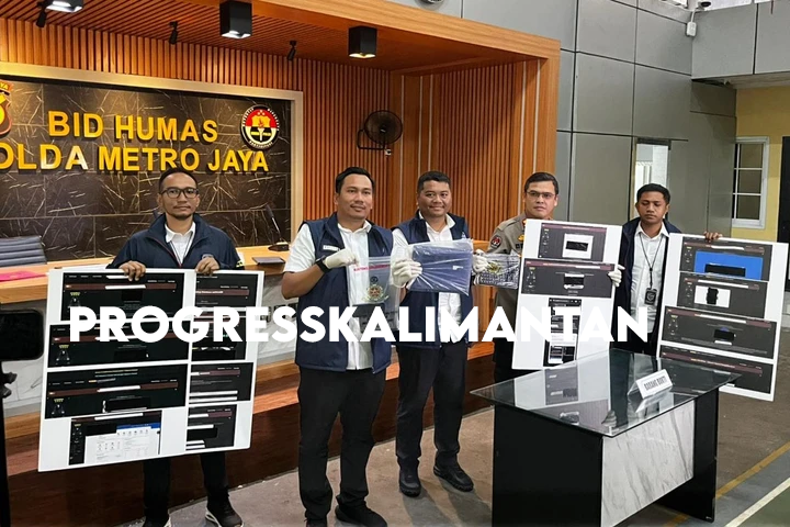 Nama Bjorka kembali jadi sorotan publik Indonesia setelah otoritas resmi mengumumkan penangkapannya. Sosok yang dikenal sebagai hacker kontroversial ini sebelumnya sempat mengguncang dunia maya Indonesia dengan sejumlah aksi peretasan. Salah satu yang menarik perhatian adalah klaim Bjorka berhasil mendapatkan data dari sejumlah institusi penting, termasuk lembaga pemerintah maupun sektor swasta. Penangkapan Bjorka tidak terjadi begitu saja. Kronologinya cukup panjang dan melibatkan berbagai lembaga. Menurut sumber resmi, ada sebuah bank swasta nasional yang melaporkan aktivitas mencurigakan terkait dugaan kebocoran data nasabah. Laporan inilah yang kemudian memicu langkah aparat untuk menelusuri jejak digital Bjorka. Awal Jejak Digital Bjorka dikenal lihai dalam memanfaatkan berbagai platform untuk menyebarkan informasi maupun mengunggah data hasil peretasannya. Ia menggunakan forum internasional, media sosial anonim, hingga aplikasi pesan terenkripsi untuk membagikan klaimnya. Namun, di balik semua itu, setiap langkah di dunia maya tetap meninggalkan jejak digital. Tim siber Indonesia kemudian menelusuri pola komunikasi Bjorka. Dari analisis log server hingga pemantauan aktivitas di forum, mereka menemukan beberapa kesamaan pola yang mengarah pada individu tertentu. Pada titik ini, dugaan mulai menguat bahwa pelaku sebenarnya tidak hanya seorang, melainkan jaringan yang saling terhubung. Laporan Bank Swasta Kunci penting dalam investigasi datang dari laporan salah satu bank swasta di Indonesia. Mereka menemukan adanya akses ilegal ke sistem data yang berpotensi membahayakan keamanan nasabah. Laporan resmi diajukan ke aparat penegak hukum, dan dari sinilah penyelidikan berfokus lebih tajam. Dalam pemeriksaan, terungkap bahwa beberapa data internal sempat diperjualbelikan di forum gelap. Meski belum semua klaim bisa diverifikasi, fakta bahwa data perbankan masuk radar publik menjadi bukti serius akan ancaman nyata peretasan. Gonta-ganti Username Bjorka sempat membuat aparat kewalahan karena sering berganti identitas online. Username, avatar, hingga gaya bahasa posting sering diubah agar tidak mudah dilacak. Namun, perubahan itu justru menjadi bahan analisis tambahan. Tim siber memanfaatkan linguistic fingerprinting, yaitu meneliti gaya bahasa tulisan untuk mengidentifikasi penulis. Selain itu, penggunaan beberapa alamat IP yang berulang di forum berbeda akhirnya membuka celah. Kombinasi teknik forensik digital inilah yang akhirnya menyingkap siapa sosok di balik nama Bjorka. Penangkapan Setelah bukti cukup kuat, aparat bergerak cepat. Proses penangkapan berlangsung tertutup, dengan koordinasi antara kepolisian, Badan Siber dan Sandi Negara (BSSN), serta lembaga intelijen. Sosok yang diduga sebagai Bjorka diamankan untuk pemeriksaan lebih lanjut. Publik Indonesia pun terbelah. Ada yang menganggap penangkapan ini sebagai langkah tepat untuk melindungi keamanan negara. Namun, ada pula yang menilai Bjorka hanyalah simbol perlawanan terhadap lemahnya sistem keamanan digital Indonesia. Dampak bagi Indonesia Kasus Bjorka memberi pelajaran penting bagi Indonesia. Pertama, keamanan data harus menjadi prioritas, bukan hanya di instansi pemerintah, tetapi juga di sektor swasta, terutama perbankan. Kedua, kemampuan literasi digital masyarakat perlu ditingkatkan agar tidak mudah terjebak isu yang belum jelas kebenarannya. Pemerintah diharapkan lebih serius memperkuat pertahanan siber nasional. Tanpa sistem yang kuat, Indonesia akan terus menjadi sasaran empuk peretas, baik dari dalam negeri maupun luar negeri. Kasus ini masih dalam proses hukum, namun satu hal pasti: nama Bjorka akan selalu dikenang sebagai peringatan bahwa keamanan siber adalah isu krusial bagi bangsa Indonesia.